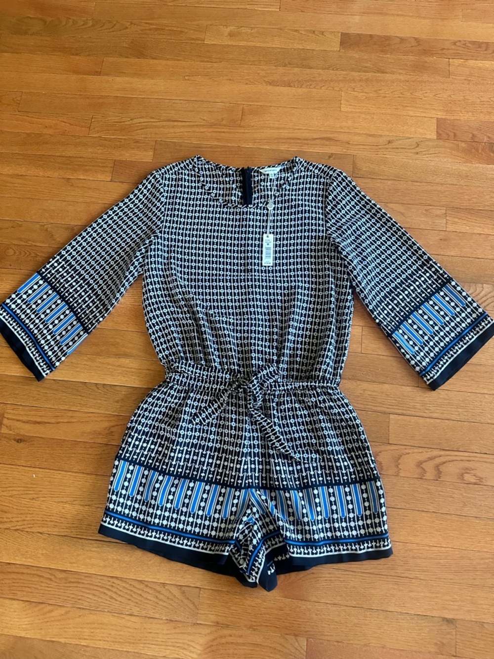 NWT Max studio size M Navy and Blue Patterned Short Romper
